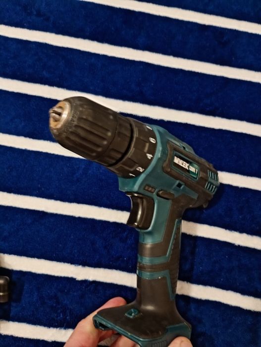 Se vinde Mașina de Găurit model MYLEK