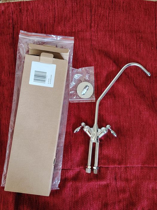 Кран смеситель для фильтра очистки воды в полной комплектации.