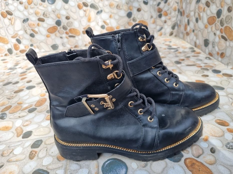 Vând ghete în stare bună