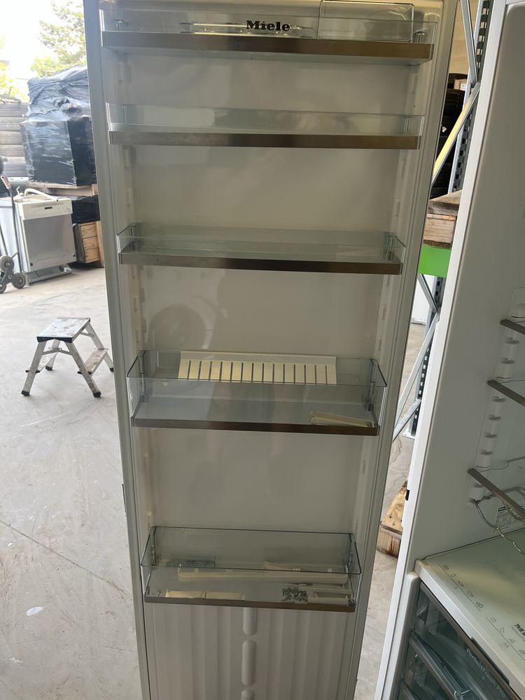 Хладилник за пълно вграждане Miele No Frost (55x178см)
