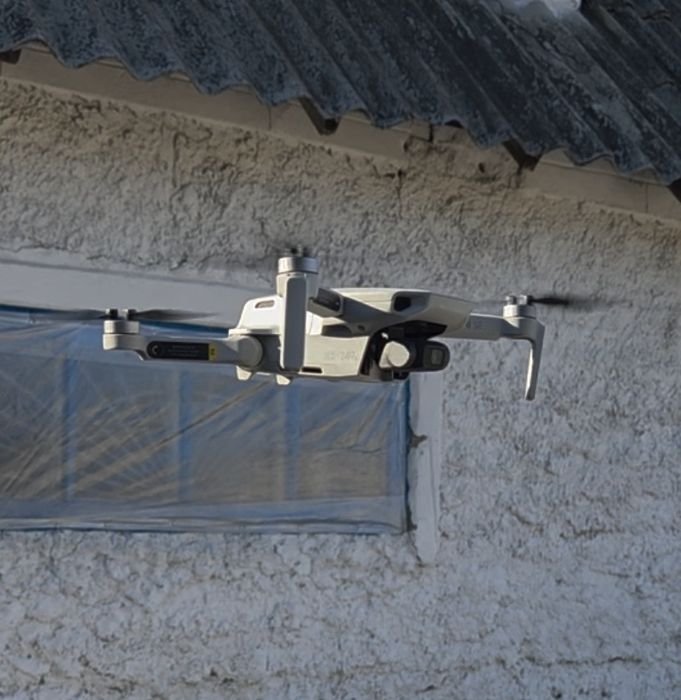 Продам квадрокоптер,дрон в отличном состоянии DJI mini se