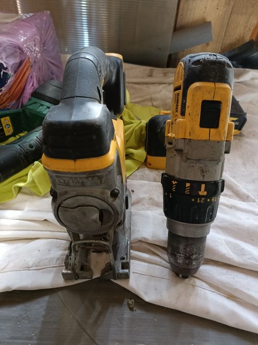 Filetanta , insurubat bormasina percutie cu bataie Dewalt acumulator 3
