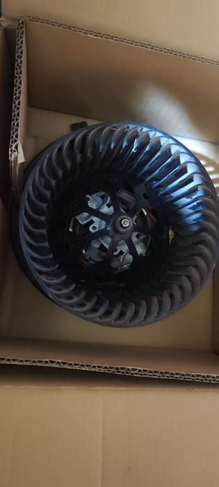 Продам вентилятор салона Шкода