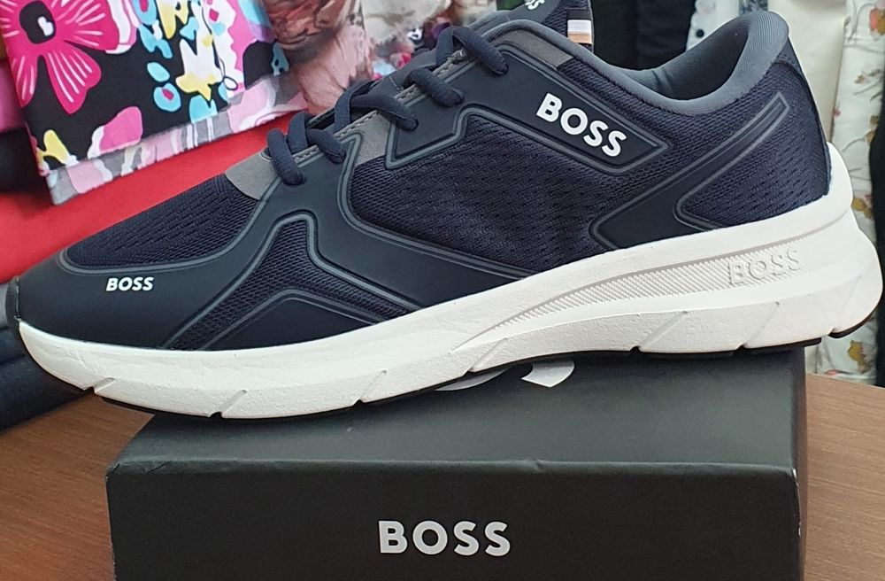 Armani Exchange, BOSS,Timberland, Tommy Hilfiger