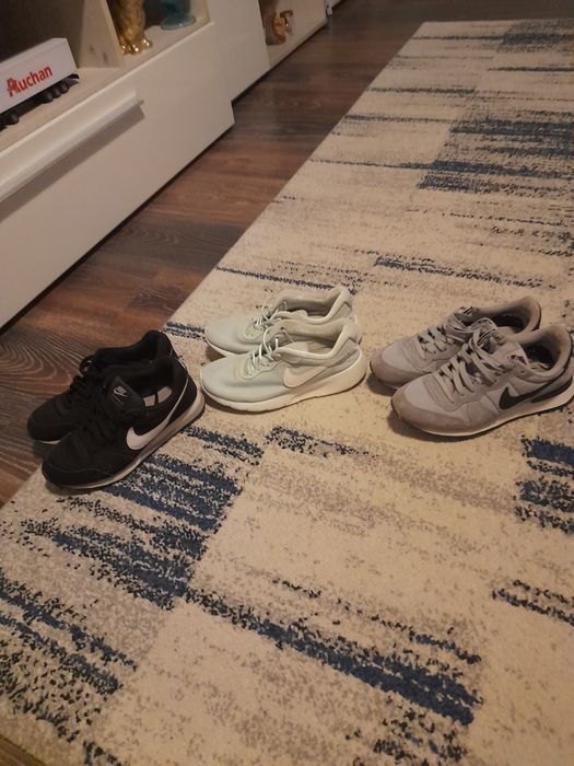 Vând Adidasi Marca Nike Mărimea 36