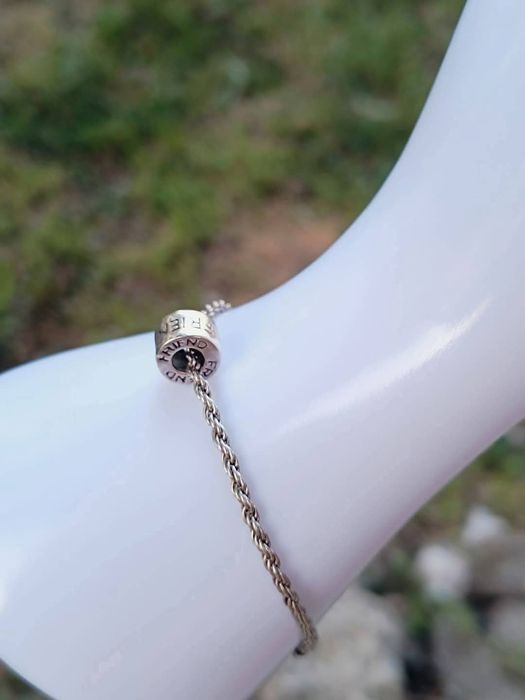 Bratara din argint 925, impreuna cu un charm inscriptionat cu friend