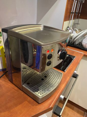Работеща кафе машина с малък проблем