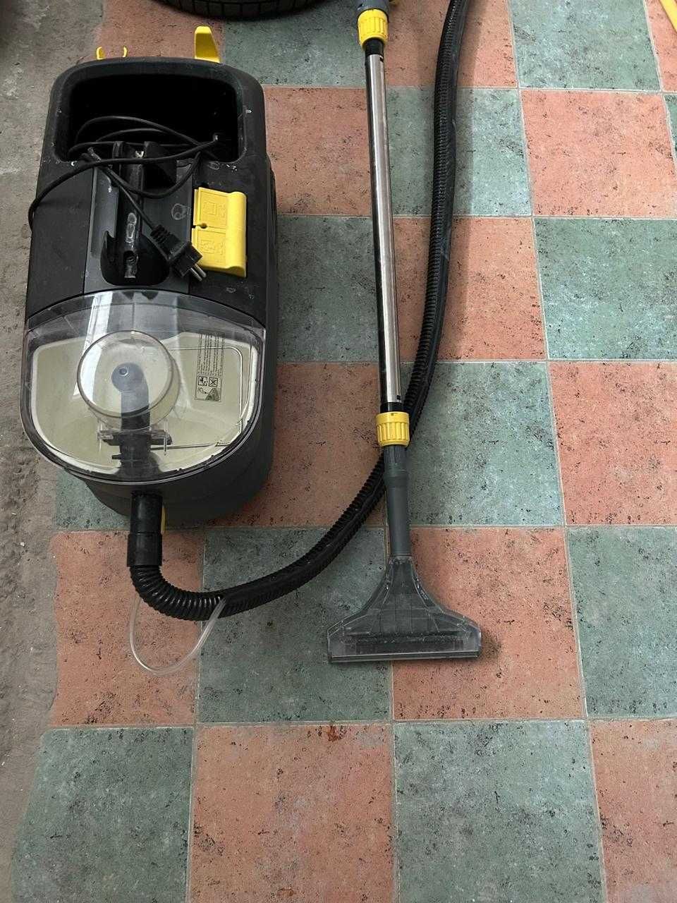 Пылесос Karcher Puzzi 10/1 (для химчистки)