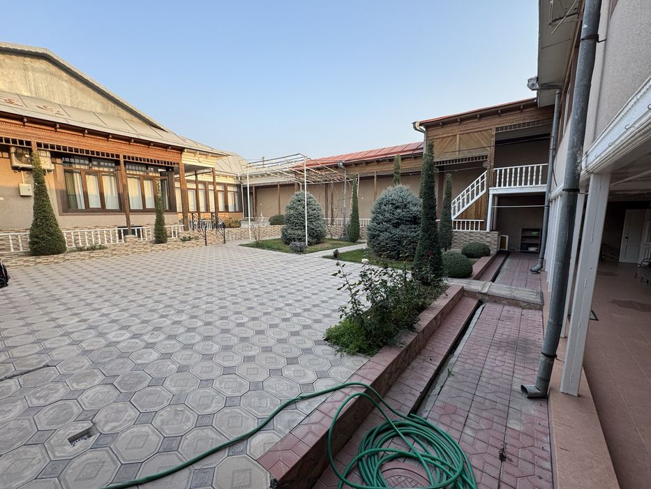 Yunusobodda 6 sotix burchak uy, fasadi 33×18 Shaxriston metrosi yaqin