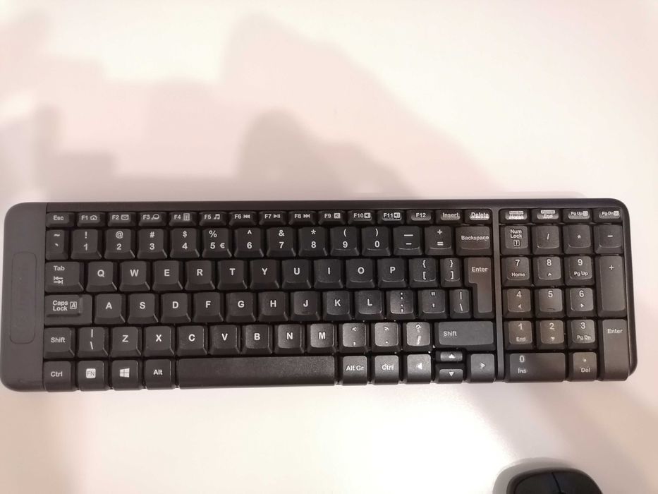 Vând kit tastatura și mouse Logitech