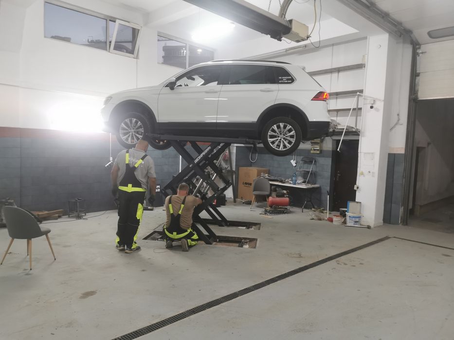 Închiriez  hală service  depozit stradal vad comercial