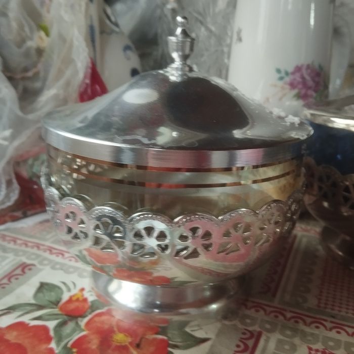 Продаю  советскую конфетницы и  салатницу