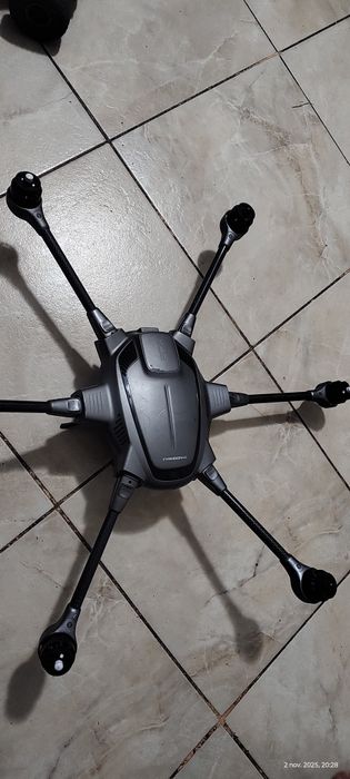 Dronă yunnec typhoon H3