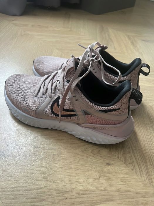 Обувки Nike Legend React