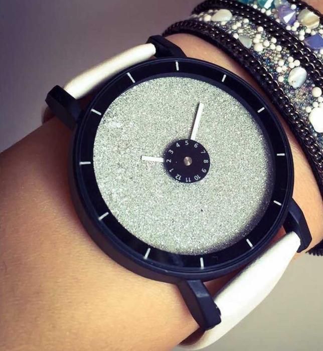 Намалени от 27лв-ХИТ Дамски ръчен часовник, с брокат