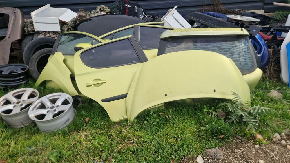 Usi, haion si capota Peugeot 207