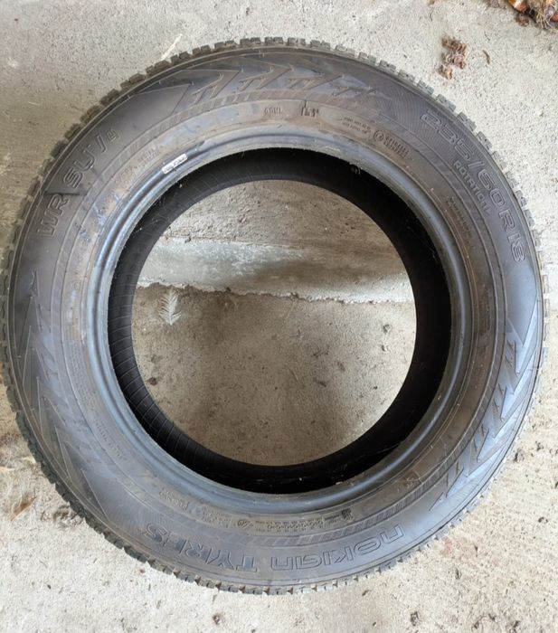 235/60/18 Nokian