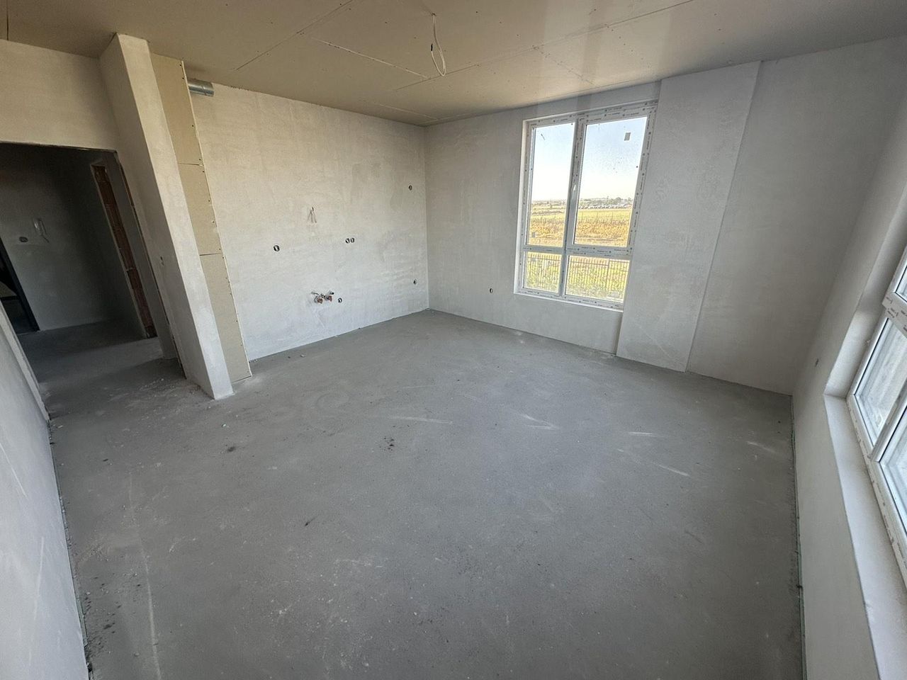 Продава се Тристаен апартамент в Бургас, Изгрев - 74 кв.м за 1284 €/кв.м - Снимка #2