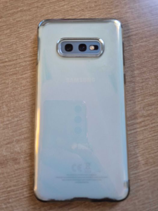 Смартфон Samsung S10e