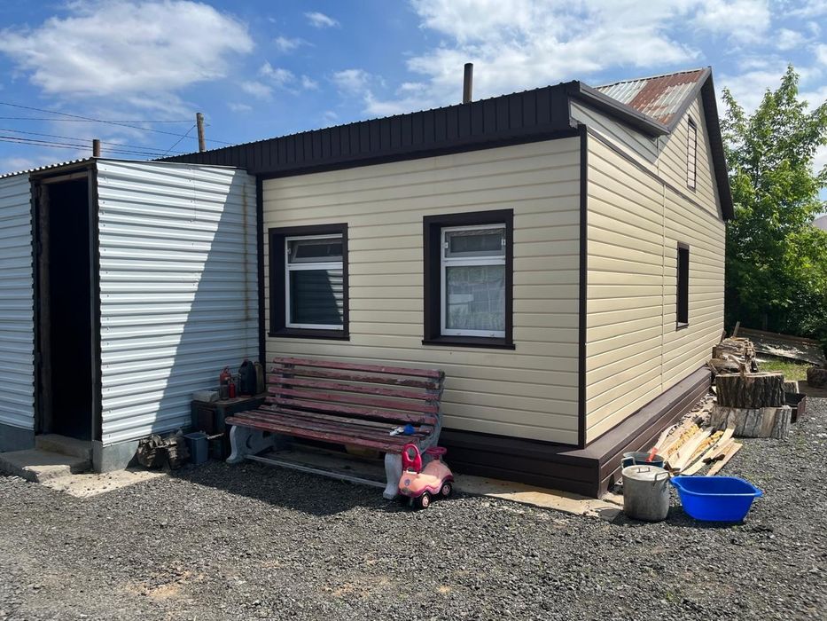 Продам дом кухня, зал, 2 спальни, прихожая и два коридора.