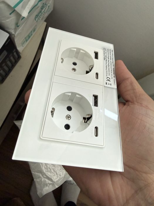 Priză/intrerupătoare din sticlă albă