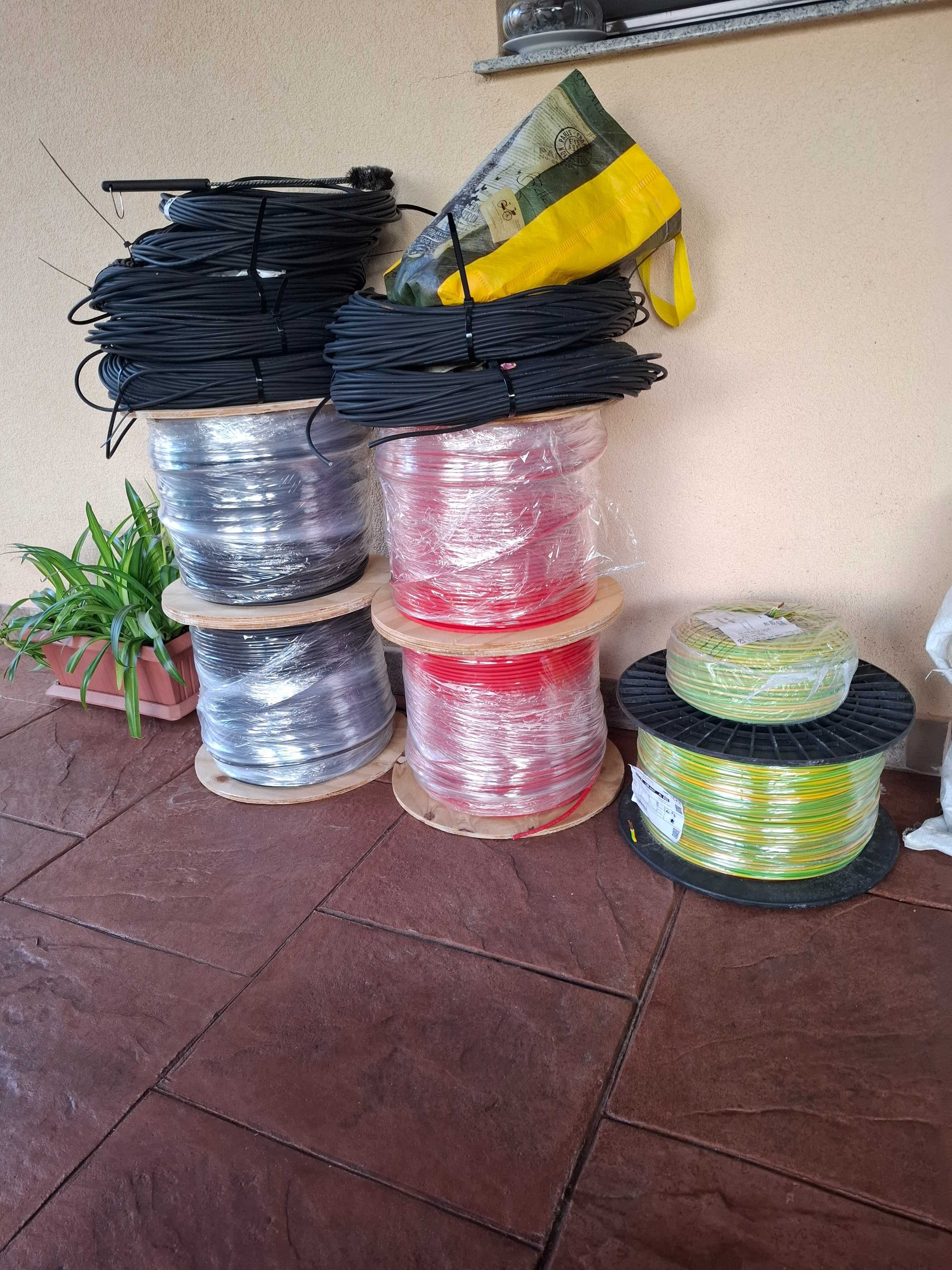 Vand cablu solar 6 mm negru si rosu 100 mt 250 ron