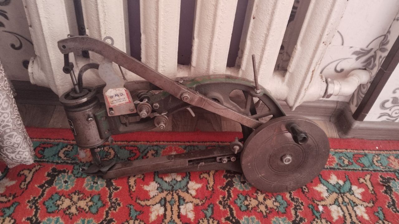 Oyoq kiyim tikuv moshinkasi