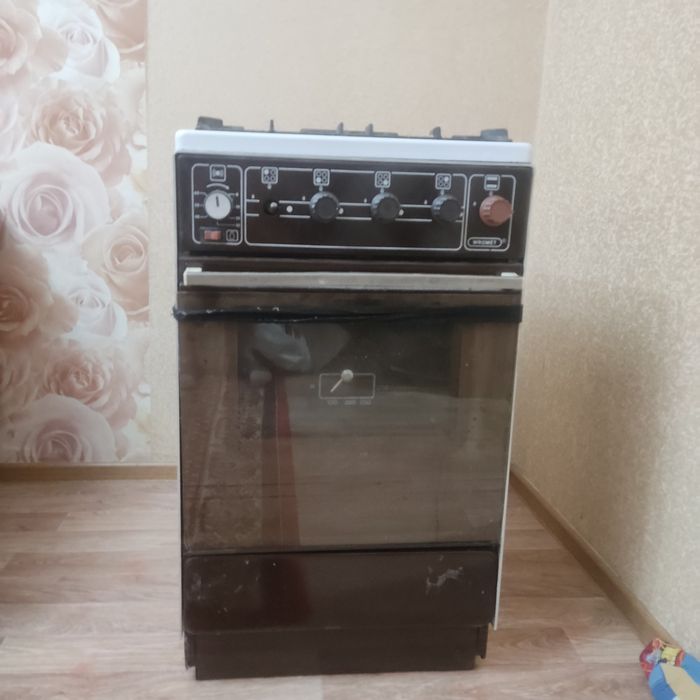 Продаю газовую плиту. Польская,  WROMET цвет коричнево- белый.