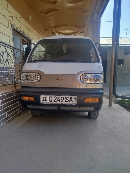 Dams rangi oq kiraska toza