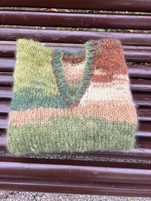 Ръчноплетен елек от мохер в есенни цветове, много топъл и лек