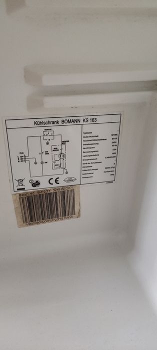 Frigider în perfectă stare de funcționare, ideal pentru spatii mici