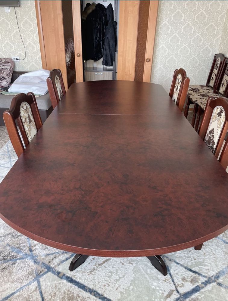 Продам диван угловой , стол