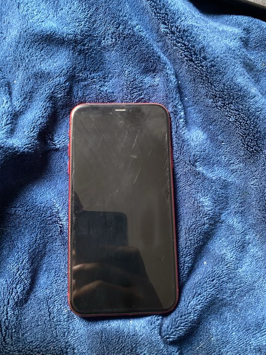 Iphone 11 red product
