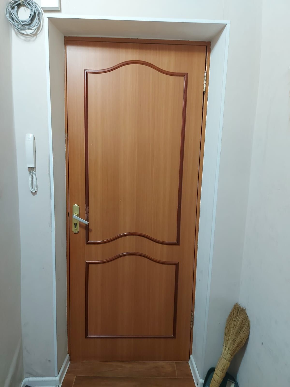 Продам входную дверь