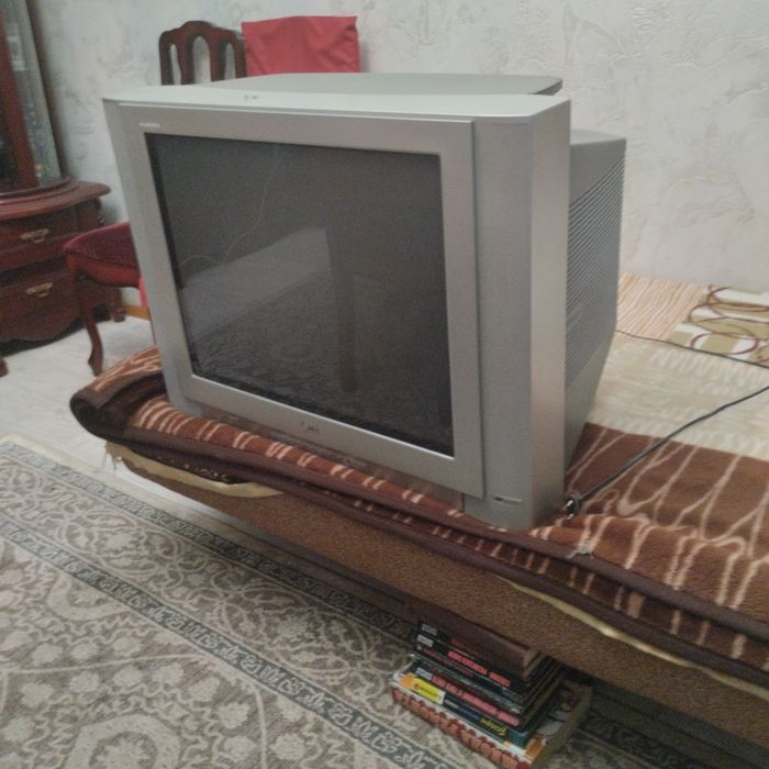 Продам телевизор LG