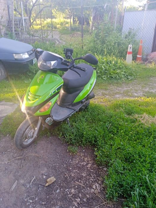 Продам срочно скутер.