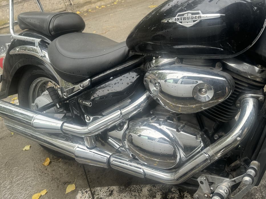 Suzuki intruder c800