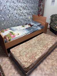 Продается двухуровневая кровать и тумбочка для белья Выдвижная кровать