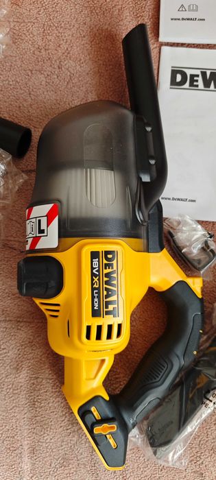 Аккумуляторный пылесос DEWALT DCV501LN