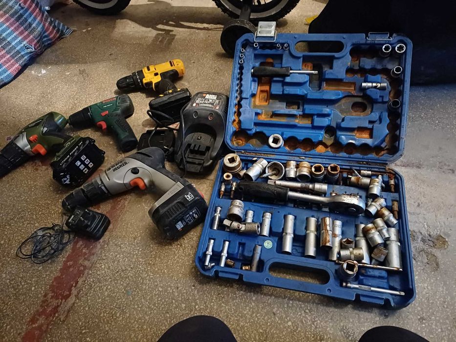 vand auto filetante functionale o trusa de scule auto 200 lei toate