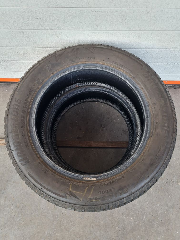 Зимни гуми 2 броя BRIDGESTONE Blizzak LM005 205 60 R16 дот 4320