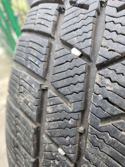 Anvelope Barum  215 55 R17 iarna