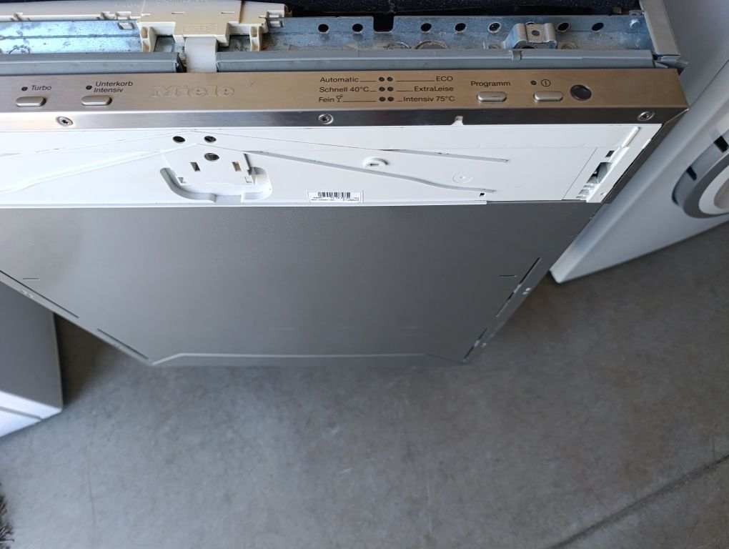 Съдомиялна Miele XXL за пълно вграждане