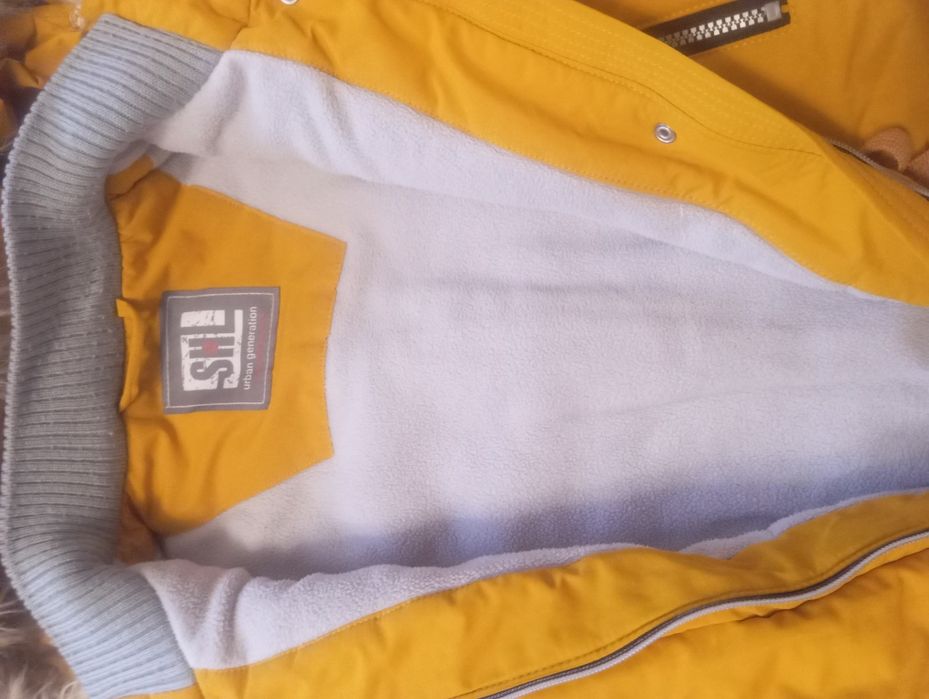 Продам зимнюю куртку на девочку