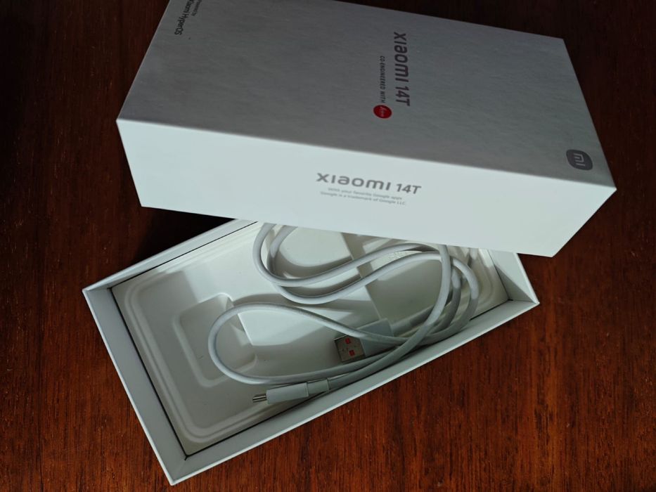 Xiaomi 14T, 256GB, cutie, 3 huse cadou