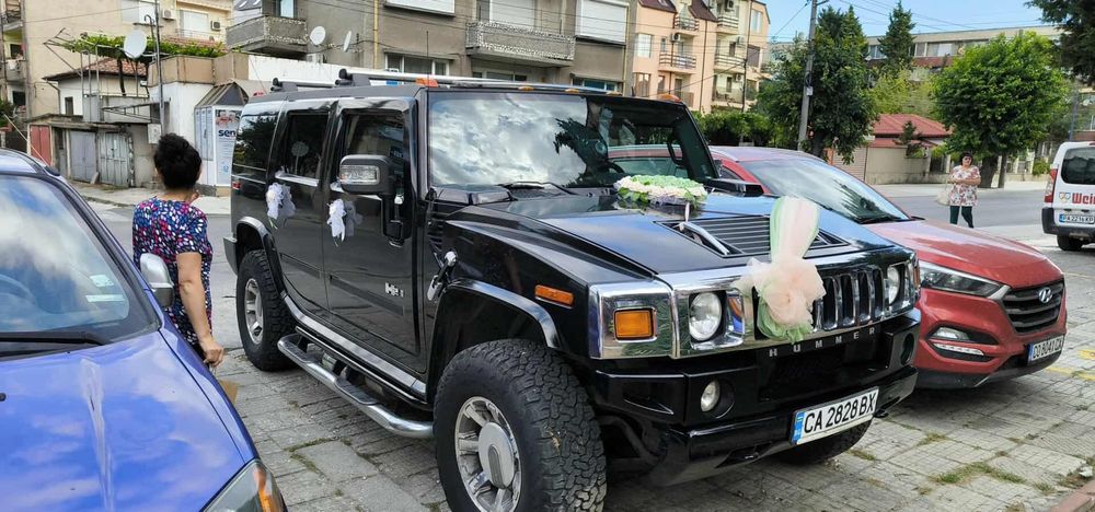 Сватбена украса за кола - воали, сърце и рози за дръжките