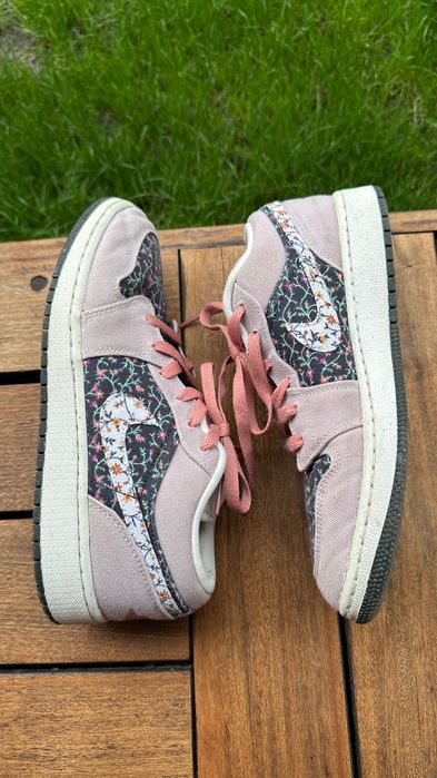 Nike dunk low jordan