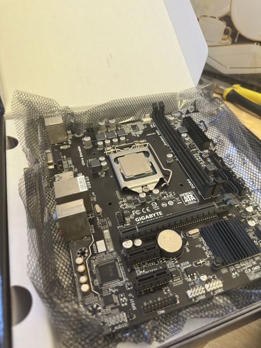 Материнская плата с процессором