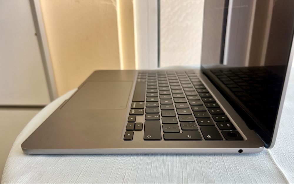 Apple Macbook Air M2 iCloud