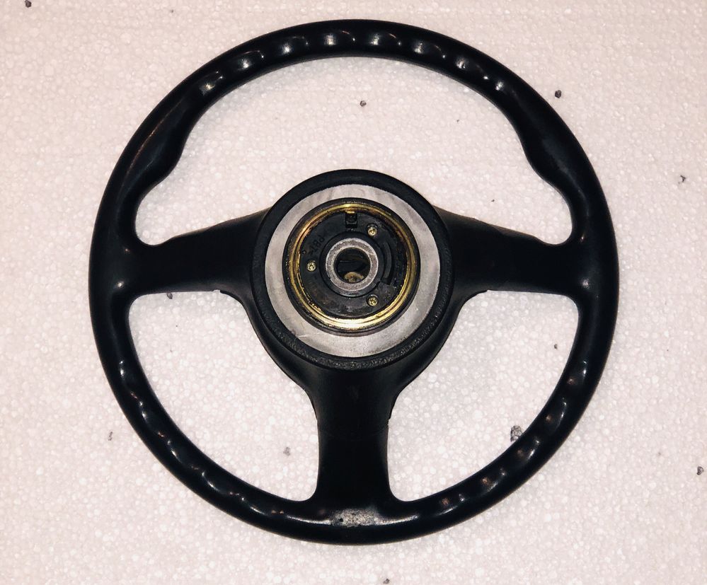 Volan M-Tech 2 370mm  BMW E30 / E34 / E36 fara defecte